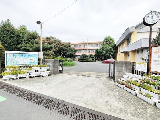 鴻巣市立鴻巣中学校（約600m）