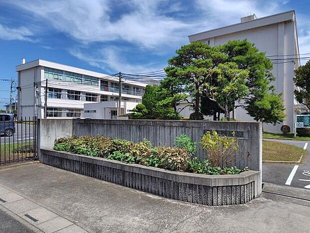 熊谷市立富士見中学校(約1,900m)