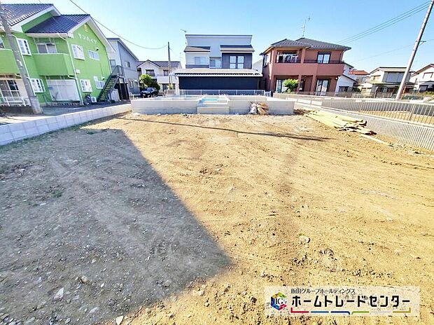 【現地外観写真】ご予約をいただければ、もちろん平日や夜間でもご案内は可能です。お仕事の形態が多様化しておりますので、決まったお時間では中々身動きが取れないお客様も多いかと思います。お気軽にお申し出ください。