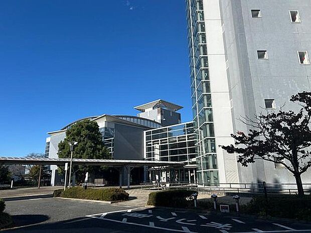 本庄市役所（約500m）
