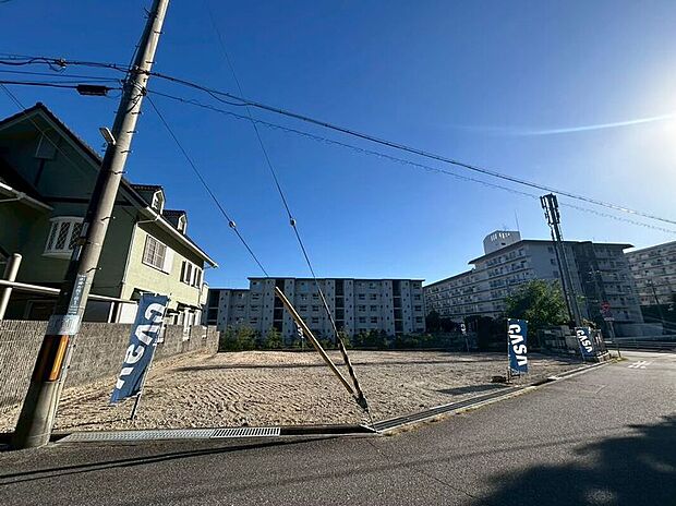 道路と敷地の高低差なし
前面道路幅約7.4ｍ