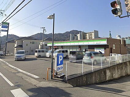 ファミリーマート柳屋長田丸山店 約1,000ｍ(徒歩約13分)