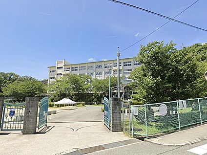 川西市立川西中学校 約500ｍ(徒歩約7分)