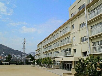 宝塚市立宝塚小学校 約1,200ｍ(徒歩約15分)
