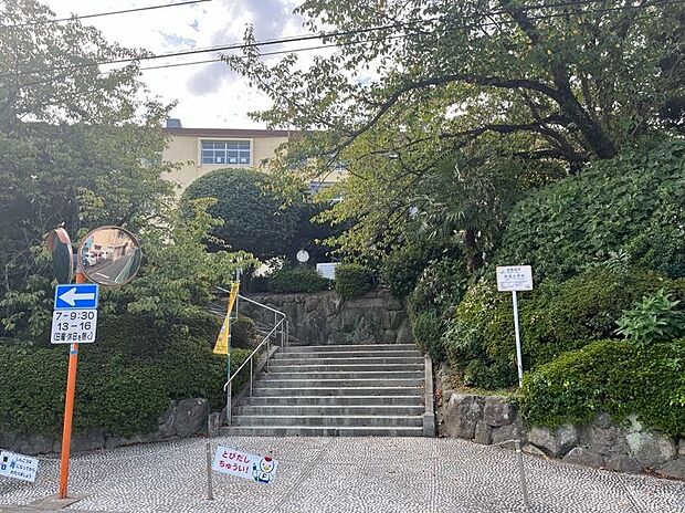 福岡市立長尾小学校（約646m）
