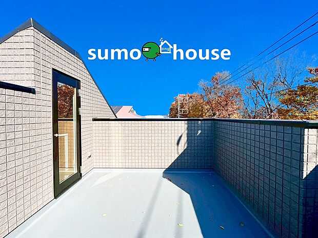 深く豊かな緑と爽快な青い空を感じる、まるで杜の中に暮らすような心地よさを存分に堪能いただける邸宅です。最高グレードの設備仕様が標準装備の新築住宅で快適で便利な生活をお送り頂ける一品です。