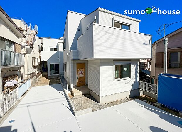 深く豊かな緑と爽快な青い空を感じる、まるで杜の中に暮らすような心地よさを存分に堪能いただける邸宅です。最高グレードの設備仕様が標準装備の新築住宅で快適で便利な生活をお送り頂ける一品です。