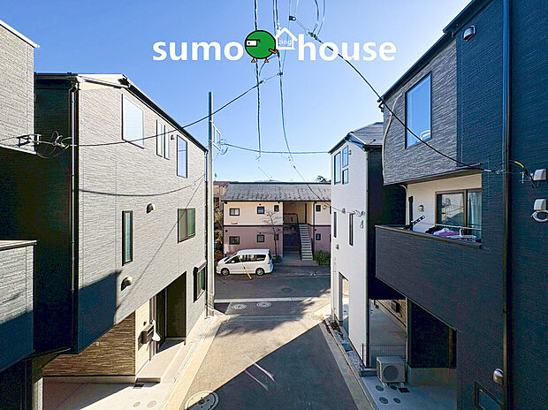 全6棟のコミュニティ。まるで一枚の絵画のように、建築そのものが芸術となる住まい。最高峰のデザイナーズ住宅は、素材・空間・光の三位一体によって生み出される静謐と力強さを併せ持つ存在です。