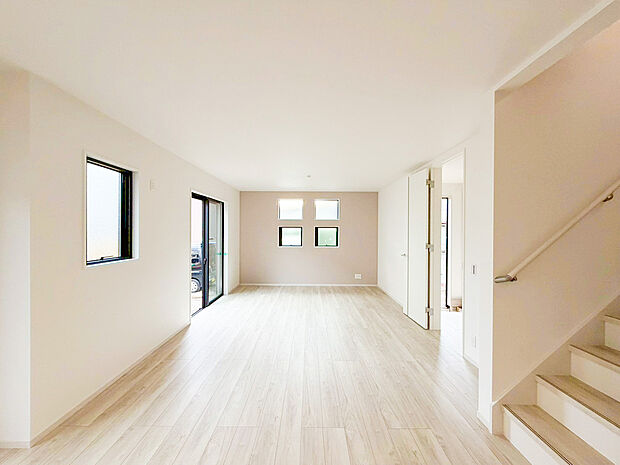 オープンでのびやかな空間を生み出す、こだわりの「広がり」と「ゆとり」。家族と過ごす時間を大切にした住空間。