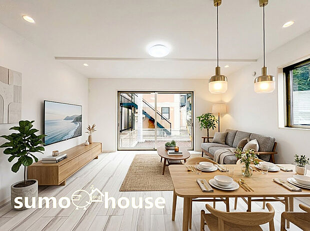 20帖の広々としたリビングには、足元からじんわり温める床暖房を完備しています 。寒い冬もエアコンの風を気にせず、家族団らんの時間を快適に。掃除のしやすいフラットなフローリングです。(家具等はCGです)