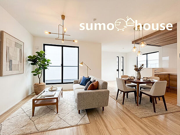 【18.81帖の大空間LDK】2階リビングは外からの視線が気にならず、自然光もたっぷり！広々としたLDKはいつでも家族を感じられる空間。2LDK+2S（納戸）の使いやすい間取り。(家具等はCGです)