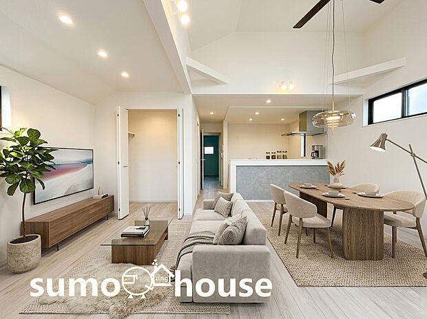 白を基調とした壁とナチュラルなフローリングにグレーのキッチンカウンター、吹抜け天井に配されたスタイリッシュなシーリングファンが空間を一段と洗練された印象に引き立てます。(家具等はCGです)