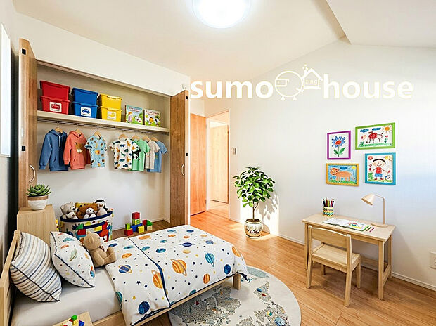 【全居室収納付き！】季節物の衣類もしっかり収納でき、居住空間を広々と使えます。主寝室はもちろん、子供部屋やテレワーク用の書斎など、用途に合わせてフレキシブルにお使いいただけます。(家具等はCGです)