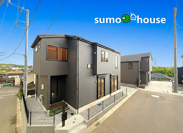 【洗練されたデザイン】まるで一枚の絵画のように、建築そのものが芸術となる住まい。最高峰のデザイナーズ住宅は、素材・空間・光の三位一体によって生み出される静謐と力強さを併せ持つ存在です。