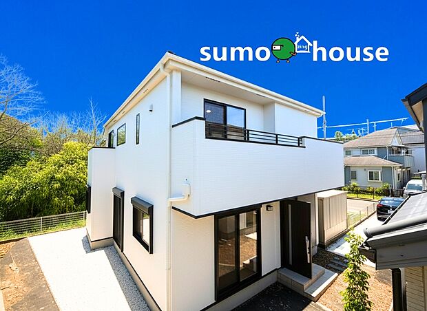 【洗練されたデザイン】四季を通じて自然と触れ合えるスポットが周辺には盛りだくさん！お散歩やジョギング、週末のご家族での遊びに最適です。目の前に広がる開放感とゆとり、暮らしの夢を育む理想の住まいがここにはあります。