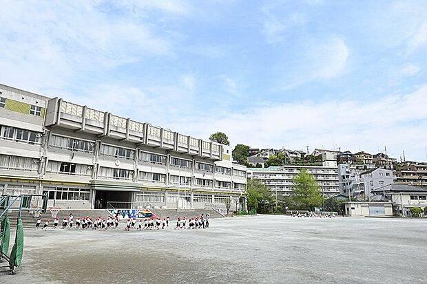 川崎市立西生田小学校（約270m）