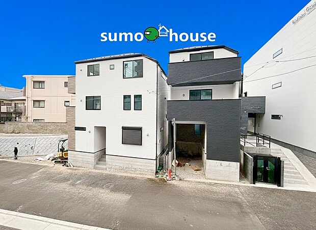 【洗練されたデザイン】まるで一枚の絵画のように、建築そのものが芸術となる住まい。最高峰のデザイナーズ住宅は、素材・空間・光の三位一体によって生み出される静謐と力強さを併せ持つ存在です。