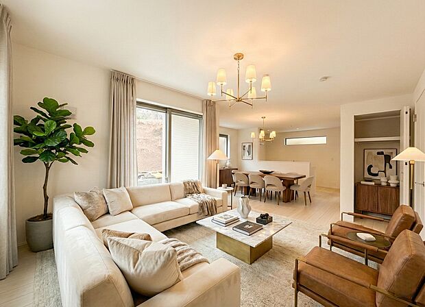 【リビング】大切なご家族が集まるからこそLDKはこだわりたいですよね!休日はおひさまの光をたっぷりと取りこめるリビングでゆったりと過ごしませんか?(家具等はCGです)