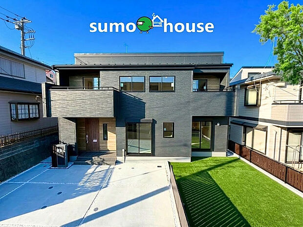 【洗練されたデザイン】深く豊かな緑と爽快な青い空を感じる、まるで杜の中に暮らすような心地よさを存分に堪能いただける邸宅です。最高グレードの設備仕様で快適な生活をお送り頂ける一品です。(外構等はCGです)