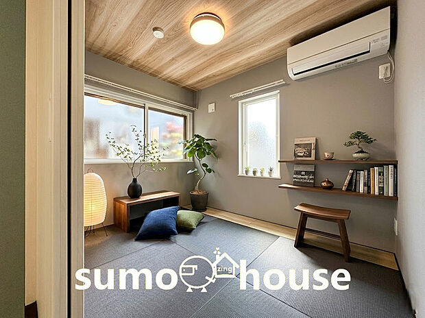 【小上がり畳コーナー】リビングに隣接して「3.6帖の小上がり」を配置。お客様がいらっしゃった時の客間や、転んでも痛くないお子様の遊び場として、寝転がってのんびり休日を過ごす場として活躍します。(家具等はCGです)