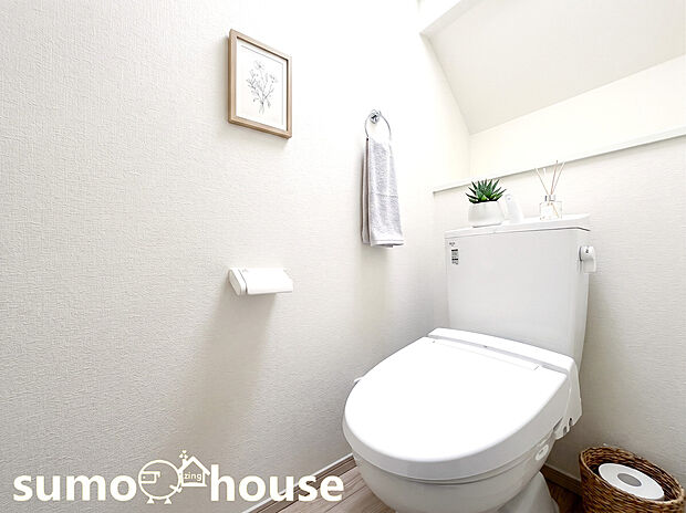 【ウォシュレットトイレ】ウォシュレット機能付きのトイレです。毎日使う場所だからこそ清潔で快適な空間です。(家具等はCGです)