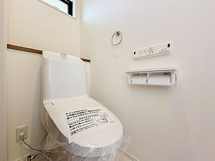 類似仕様内観施工例（ウォシュレットトイレ）