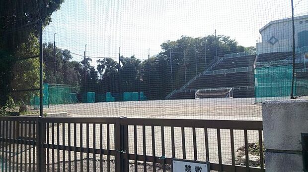 横浜市立錦台中学校（約750m）