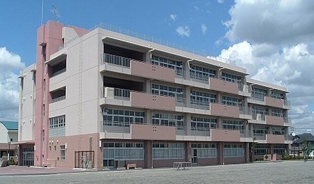 横浜市立山下みどり台小学校（約690m）