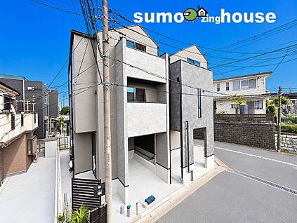 駅徒歩4分の好立地に建つ新築デザイナーズ住宅