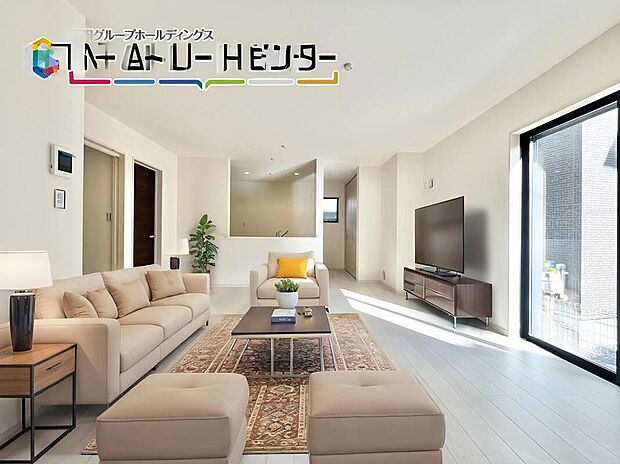 バーチャルにて家具を配置。大きな窓を配置したリビングは家族の集まる空間なので、明るさは大切です。ストレスなく家具が配置できることも広さがあるポイントの一つです。