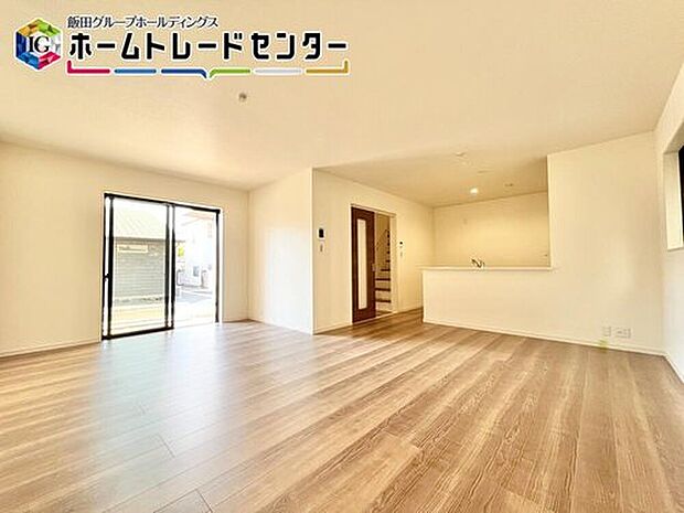 ３号棟リビング
ここ近年ではＬＤＫにて宿題をする子供さんが増えているとか。ワークスペースやちょっとした空間におしゃれな勉強机を配置してみてもいいかもしれません。