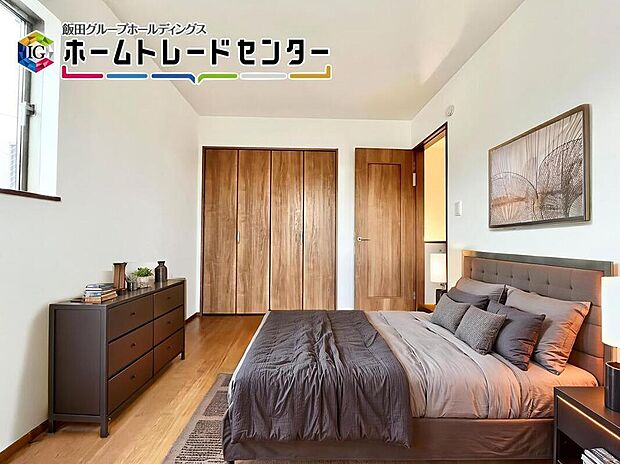 【バーチャルにて家具配置♪】
全居室に収納を完備しておりますので、いつでもお部屋をすっきりとお使い頂けそうです。自分好みのインテリアやレイアウトを考えるのも楽しみです。