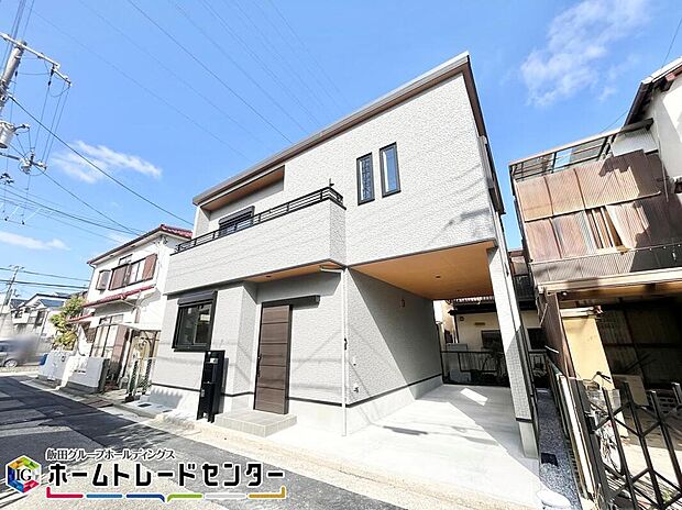 【現地外観写真】
戸建のメリットは何といってもゆったり建っていること。車や自転車などおうちから出てすぐに使用可能♪