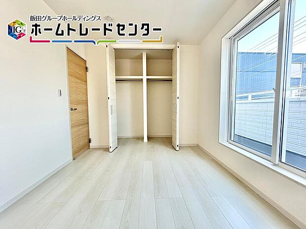 【リビング以外の居室】各室収納を完備して、タンス要らず♪マンションや賃貸と違って戸建は何といっても収納が多いのがメリット。