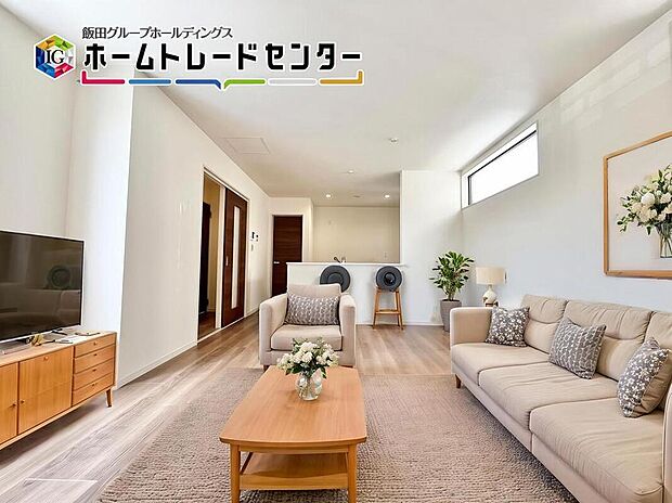 【リビング】バーチャルにて家具を配置。ゆとりをもって家具の配置が可能。憧れのソファを配置してくださいね。