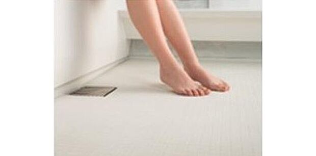 【クリーン床】浴室の床には乾きが速く、滑りにくいクリーン床を採用しています(同仕様)