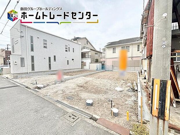 【 現地外観写真】戸建のメリットは何といってもゆったり建っていること。車や自転車などおうちから出てすぐに使用可能♪
