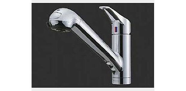 【浄水器】キッチンの水栓は、いつでも美味しい水が飲める浄水器内蔵型。シングルレバーで、吐水・止水も温水の温度調整も簡単です。また、シンクの隅々までラクに流すことができるシャワー機能も装備しています(同仕様)