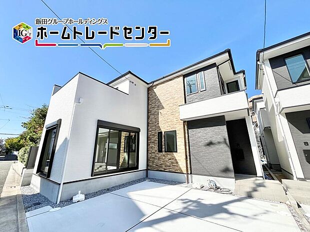 【現地外観写真】完成しました！重厚感と風格のある外観！内観は広がりを感じる空間となるようにデザインされた高級感のあるお家です！