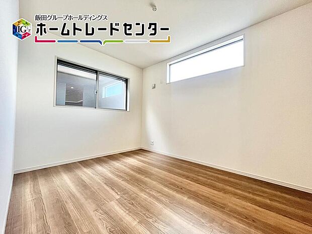 【リビング以外の居室】全居室に収納を完備しておりますので、いつでもお部屋をすっきりとお使い頂けそうです。自分好みのインテリアやレイアウトを考えるのも楽しみです。