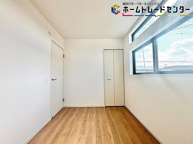 【リビング以外の居室】約4.3帖の洋室は、狭い、じゃない。一番落ち着く『手の届く』プライベート空間