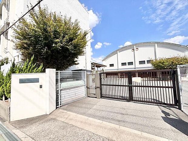 高石市立高石小学校(約650m)