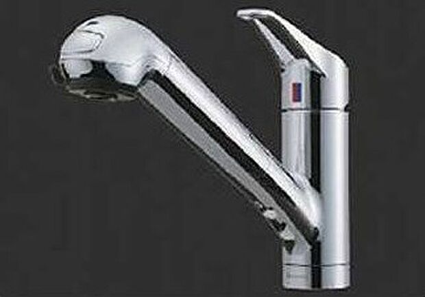 【浄水器内蔵型ハンドシャワー】キッチンの水栓は、いつでも美味しい水が飲める浄水器内蔵型。シングルレバーで、吐水・止水も温水の温度調整も簡単です。また、シンクの隅々までラクに流すことができるシャワー機能も装備しています（同仕様）