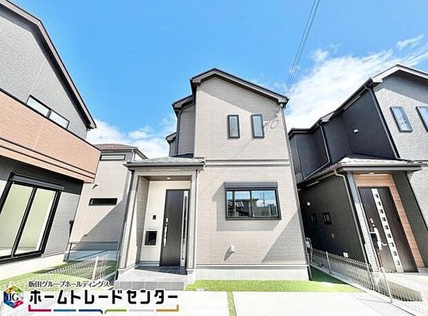 【現地外観写真】C号棟
土日はもちろん、平日やお仕事の空き時間、お仕事帰りでも合わせてご見学できます♪お気軽にお問合せくださいね！