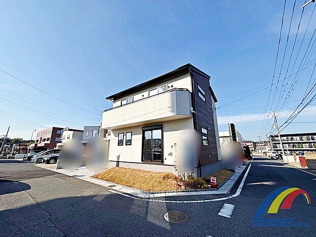 落ち着いた色合いでスタイリッシュな邸宅