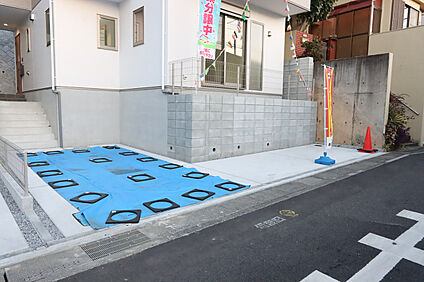 前面道路公道4.5ｍ　カースペース２台可　２号棟