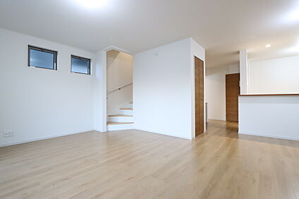 ２号棟　広々とした２０帖のLDK