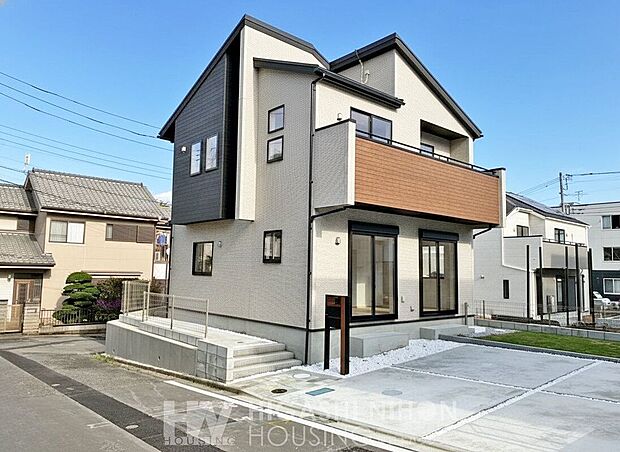 【類似外観同仕様写真】同ハウスメーカー施工例のため構造、階数、仕様は同一ですが、窓・ドア・バルコニー等の位置や形状、外壁・屋根等の色は実物と異なる場合があります。