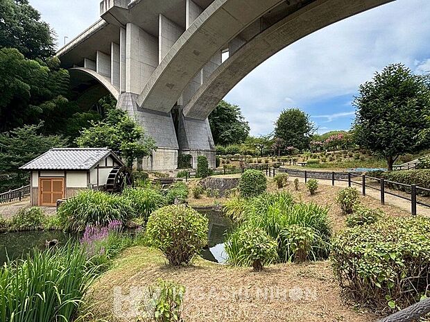上谷戸親水公園（約400m）