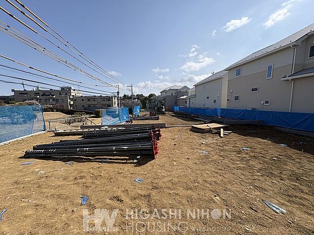 【外観】第1種低層住居専用地域にあり4階建以上の建物は建ちにくいため、遮る建物が少なく清々しい青空を感じられます。